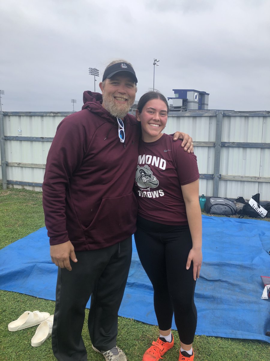 Edmond Bulldog Girls Throws tweet media