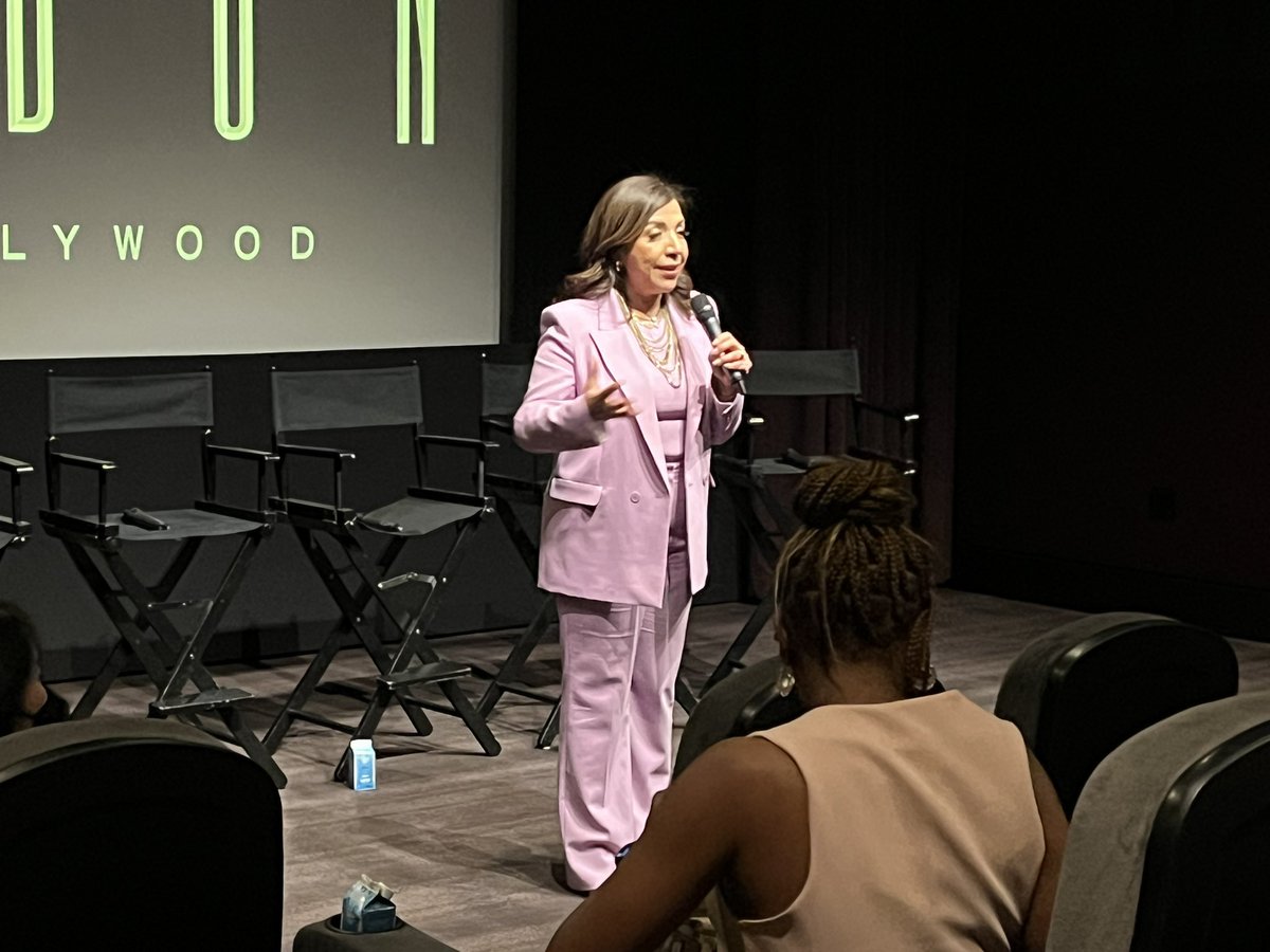 NALIP_org's tweet photo. NALIP Executive Director @lunagdiana opens the Latino Lens WOC Incubator screening! #dwimf23 https://t.co/InBQXVBOgr