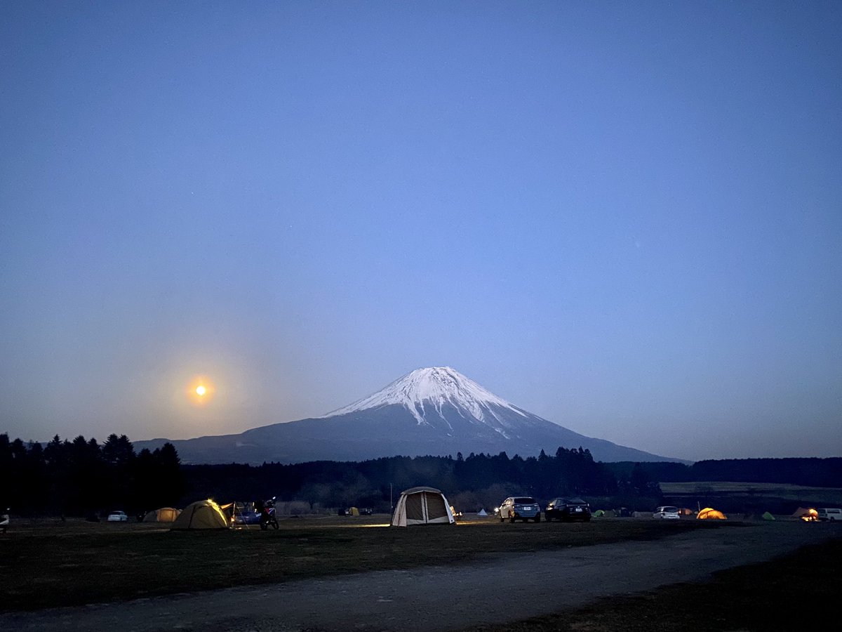 fuu1678's tweet photo. #3月を写真4枚で振り返る

お気に入りの
ならここキャンプ場⛺️

満月からのダイヤモンド富士💎🗻
ふもとっぱらキャンプ場⛺️

満開のお花見🌸
ご近所ツーリング🏍

大満足💯の3月でした https://t.co/uGQ11bneER