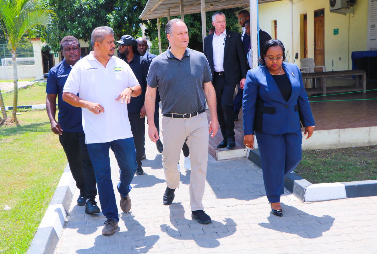 JMKPARK's tweet photo. Thank you to @secondgentleman @dr_pindi @usembassytz for visiting #JMKPark to highlight the importance of empowering girls and value of participating in sport - a perfect way to wrap up #womenshistorymonth @vp @jrnba @nbaafricaofficial @symbionpower #inspiringthenextgeneration https://t.co/Cyg0IoQKRM