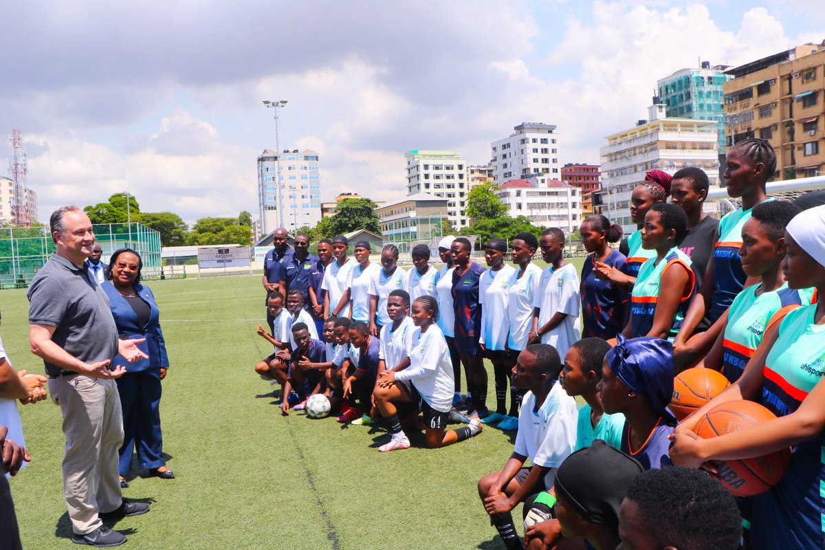 JMKPARK's tweet photo. Thank you to @secondgentleman @dr_pindi @usembassytz for visiting #JMKPark to highlight the importance of empowering girls and value of participating in sport - a perfect way to wrap up #womenshistorymonth @vp @jrnba @nbaafricaofficial @symbionpower #inspiringthenextgeneration https://t.co/Cyg0IoQKRM