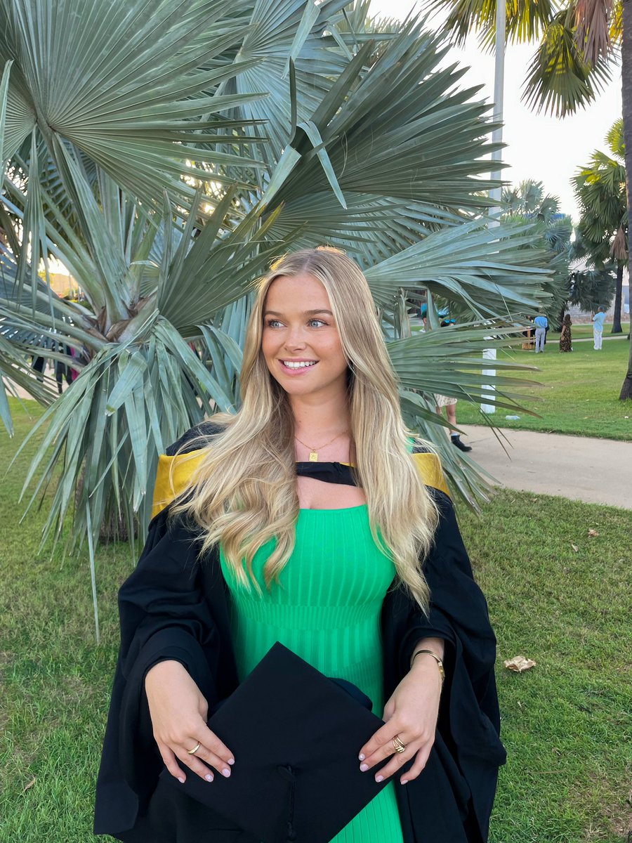 olivia_scicomm's tweet photo. Officially graduated as a Master of Science with Distinction! This marks the end of a chapter and the beginning of an incredibly exciting journey as I embark on my career as a fisheries scientist. Watch this space! 🐟👩‍🎓 https://t.co/gdNOu6xAh3