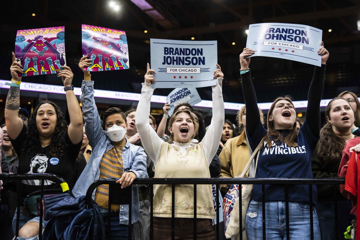 Bernie Sanders leads thousands at UIC get-out-the-vote rally for Brandon Johnson: ‘We have the people’
chicago.suntimes.com/elections/2023… by <a href="/mannycam/">Emmanuel Camarillo</a>
