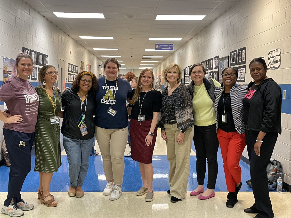 Ashgburns's tweet photo. AMS definitely represented @ACS_System tonight at @BartlettSchools #Techcellence conference. Only one of us missing bc of her zoom zoom zoom was @MzKing80. It was such an awesome night. Can’t wait to get back home to share! #ACSmasterpiece https://t.co/DmsSrbQHqu