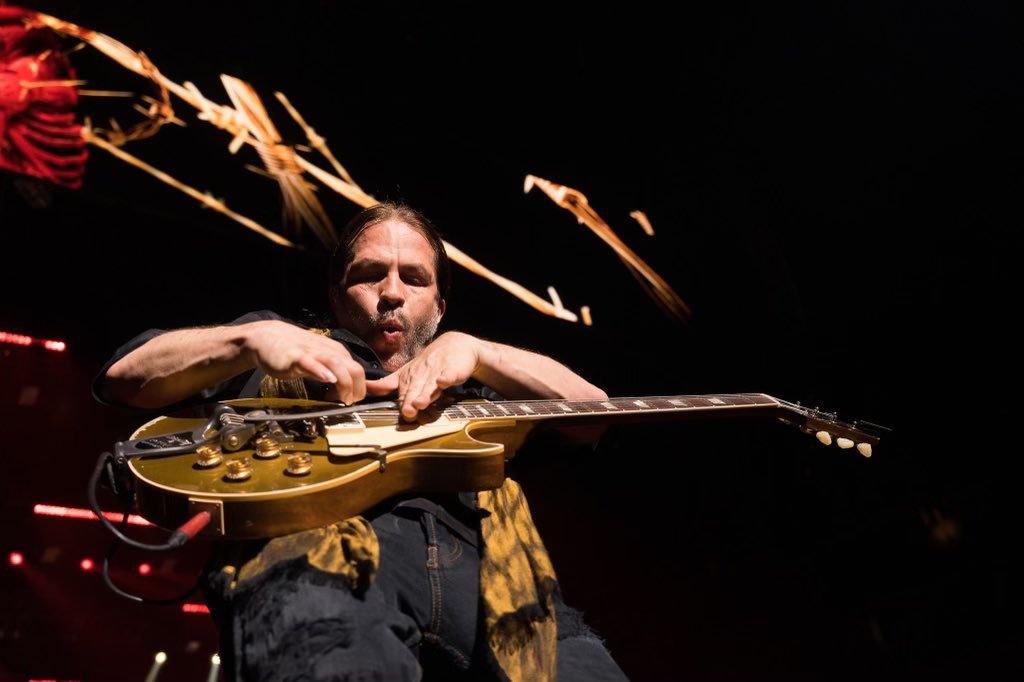 The legendary <a href="/manaoficial/">Maná</a> giving us a Thursday to remember. 🌹💀🌹

📸<a href="/TrishBadger/">Trish Badger</a>