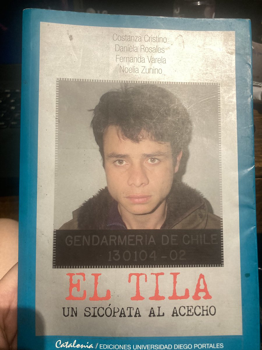 lafranrivers's tweet photo. Siempre dicen que para dormir es bueno leer un libro… 
No sé si sea el adecuado 😂😂#MeaCulpaEnTVN https://t.co/t92oiqqAqQ