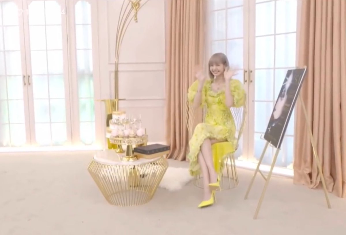 monseulisa's tweet photo. the blatant mistreatment and sabotage during her solo era, from the live countdown up to her promotions. damn YG really hate my girl ☹ https://t.co/m83BAlJ1PJ