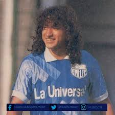 _josevillon's tweet photo. @HomeroR68248823 @Hinchade_Emelec Unos capos en la media del bombillo, pasaba el balón o pasaba el jugador pero no los dos. Arrechos para.marcar!!!! De esos volantes cinco que ya no se ven... No se escondían, ni se achicaban a nadie!  Y claro no nos podíamos olvidar de Pedrito Quiñónez #PQ15 https://t.co/3ixKaL3Ug3