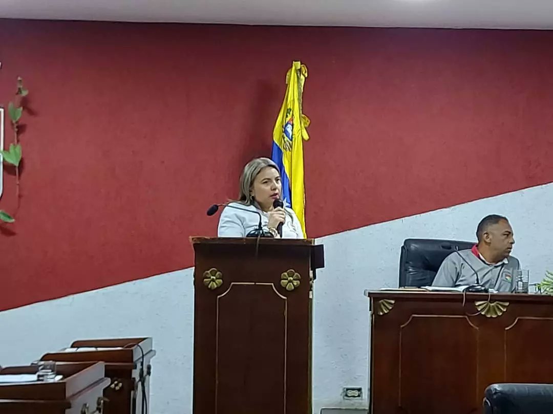 JohanagMora's tweet photo. #30Marzo | Entrega de mi Informe de Gestión Legislativa y Política 2022 al Contralor Municipal Wilfredo Vásquez cumpliendo con las Leyes de la República, aqui sigo y aqui me quedo luchando y trabajando por una Venezuela Libre y de los Venezolanos. Concejal y Sec Gen Johana Mora. https://t.co/nHs7Lpr9S5