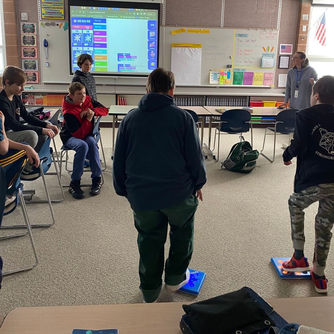 #ParkCitySchools EHMS advisory classes students are competing with the Splats. 

Los estudiantes de las clases de asesoramiento de EHMS de #ParkCitySchools están compitiendo con los Splats.