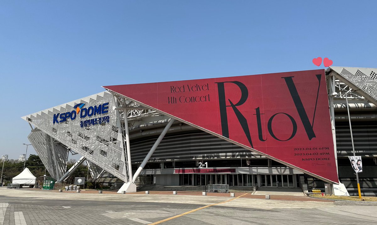 superbstff's tweet photo. La rouge(2019)                  R to V (2023) https://t.co/HNz6aq281O