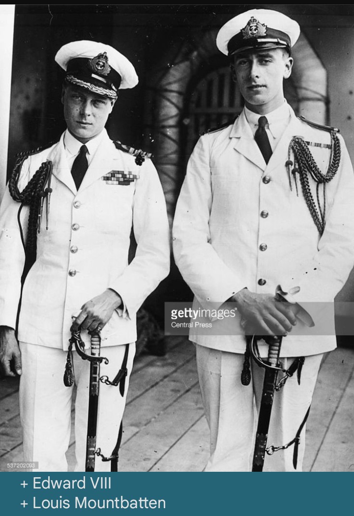 JozDire's tweet photo. #Mountbatten (#Mountbottom)
with #DwightDavidEisenhower at NATIO's headquarter #SHAPE in #Louveciennes🇨🇵
Nearby, #Lazareff's home domain
Do you know who #PierreLazareff is ? Another very influent figure in 🇨🇵 tied since day 1 to the Rothschild's
https://t.co/dEnvlmwND0 https://t.co/wr4Yy7DdDM