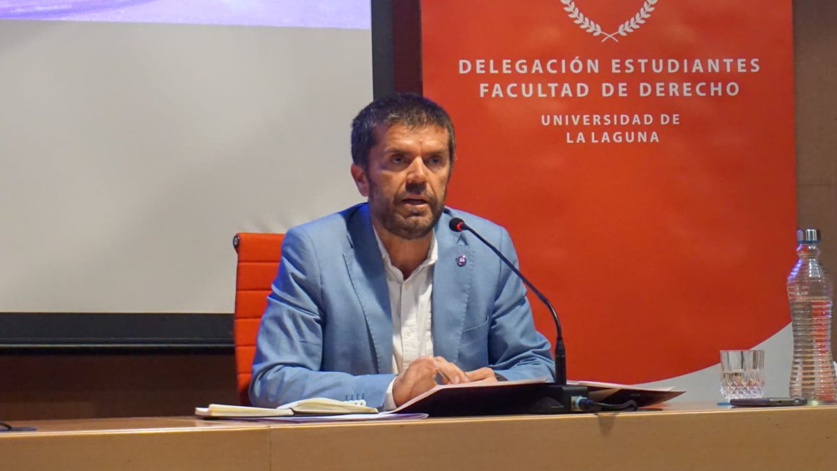 👉🏻Ayer celebramos el debate electoral de <a href="/delederechoull/">Delegación de Estudiantes Facultad de Derecho ULL</a> al Rectorado de la <a href="/ULL/">Universidad de La Laguna</a> moderado por nuestro compañero <a href="/eliasflcn/">Elías Falcón</a>

🗣En él, @FGarciaULL y <a href="/seguimosrosi/">seguimosrosi</a> explicaron sus propuestas al estudiantado en diferentes ámbitos

Y ante todo, recuerda: EL 13 DE ABRIL VOTA 🗳