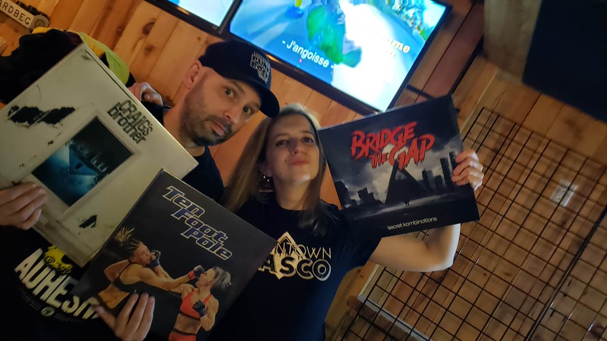 _Bridge_The_Gap's tweet photo. Be like Anthony & Emilie and help us #defendskatepunk by listening to #SecretKombinations!
🎧: https://t.co/L3FwCgqPyh https://t.co/7SNRo1QULh