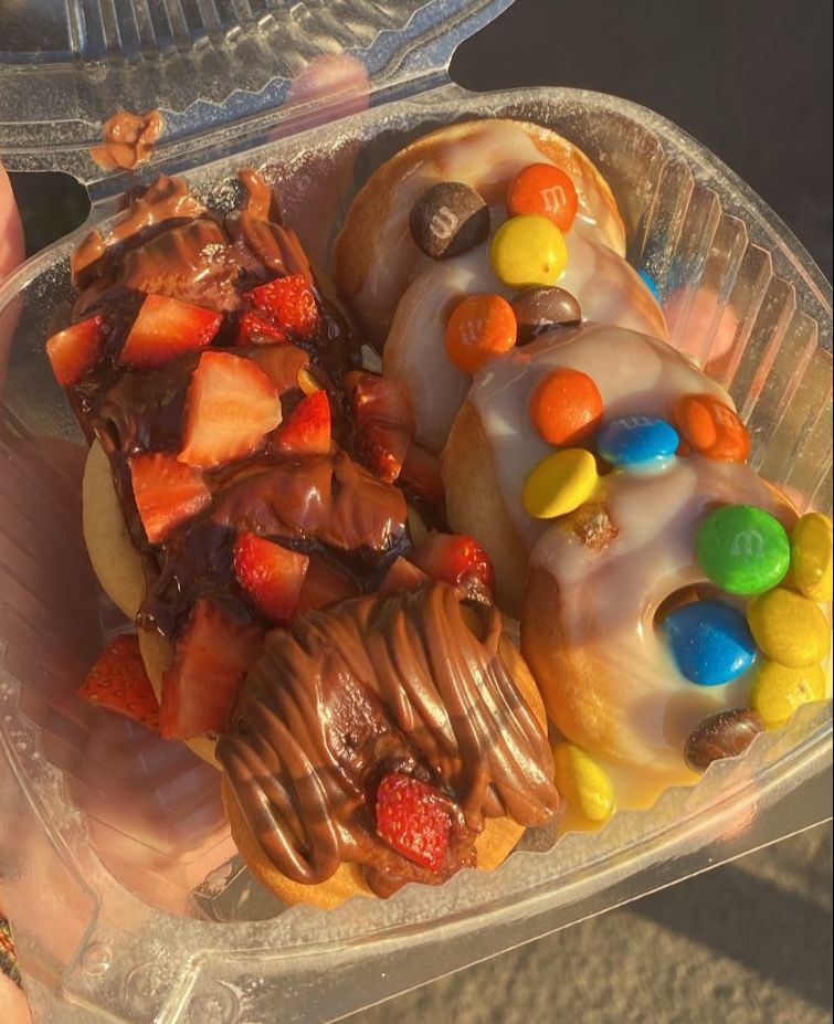 Holaaa, recién iniciamos este emprendimiento🍩💗 esta es nuestra segunda venta y para que más personas nos conozcan lo comparto por acá.🫶🏻  
Será este domingo 02 de abril☺️ Además los invito a seguir la página en Instagram @yocksdonuts🍩