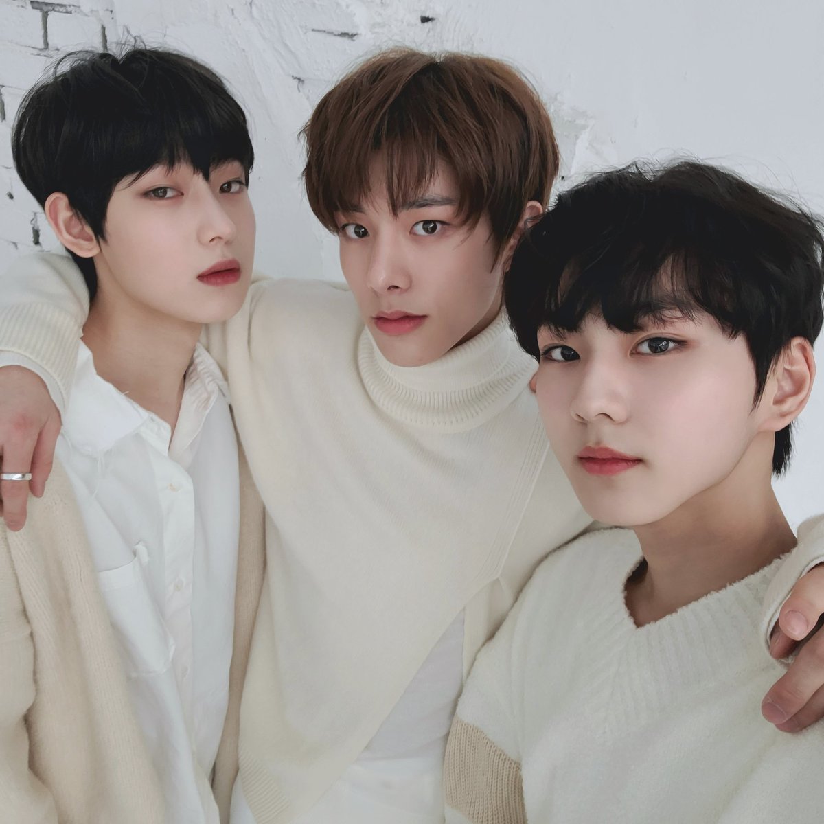 somos 𝕥res los que no dejan dormir a los demás por tener #𝖙𝗂𝗉𝗉𝗒·ꮺ𓈒࣪𝚝ō𝑒s al 𝚖áximo y en loop 🔊 como tiene que ser porque el #𝚡ー𝚐𝚊𝚕𝚜·𝖉𝖾𝖻𝗎𝗍 no será todos los días, espero que los vecinos sepan disculpar que es día festivo. 🎊

𝑐𝗂𝗇𝗇𝖺𝗆𝗈𝗇 𝑏𝑜𝑦 დ 𝚜ora !