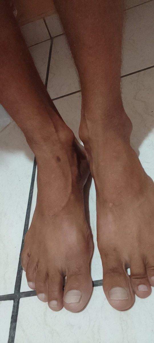 euromulata's tweet image. These feet call my attention, do you too? 👣😍 

@Rodrigopotent

#onlyfans #pes #man #podolatria