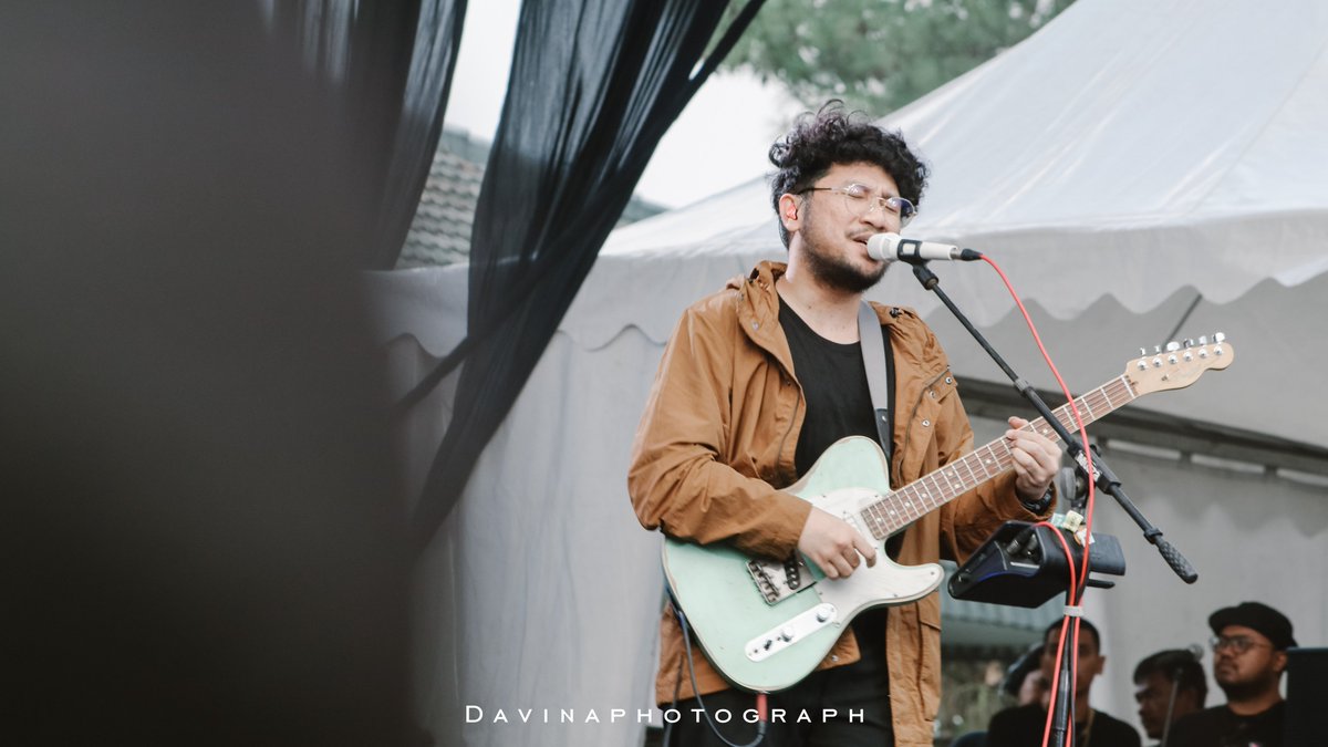 Davina_photo's tweet photo. Kunto Aji 190915 
@KuntoAjiW

PLAYLIST LIVE FESTIVAL 2019
BANDUNG

More photo : https://t.co/dcVHLL7DCL
Connect with me : https://t.co/fzVo8hZqzy

#photography #concert #konser #kuntoaji #PLF19 #stagephotography #bandung #canon #music #playlistlivefestival #davinaphotograph https://t.co/wx1NZB1u8H