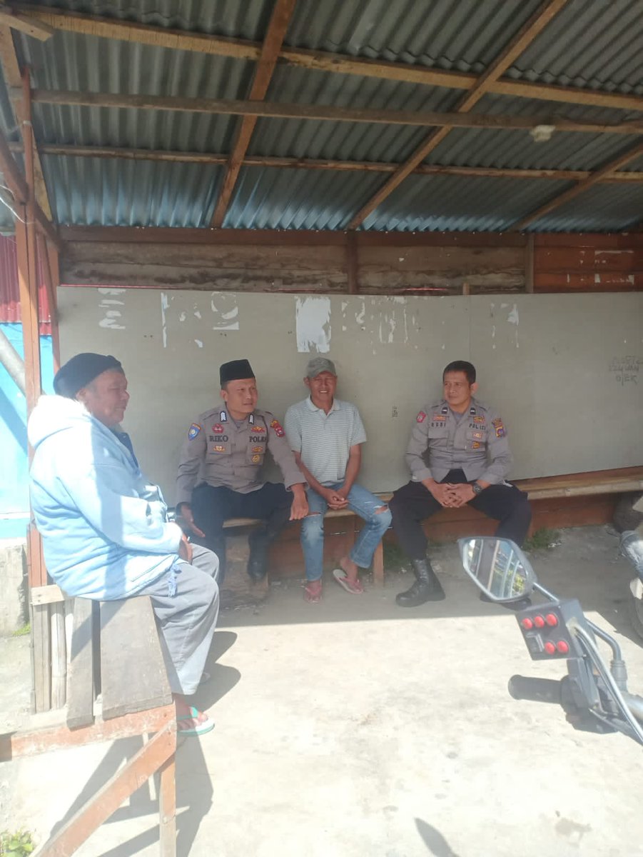 AzkaDorista's tweet photo. Giat jum'at curhat personil polsek danau kembar https://t.co/OIlSfKYMnQ