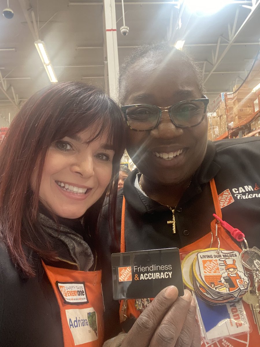 Nia delivering outstanding customer service and accuracy behaviors- appreciate all you do!
