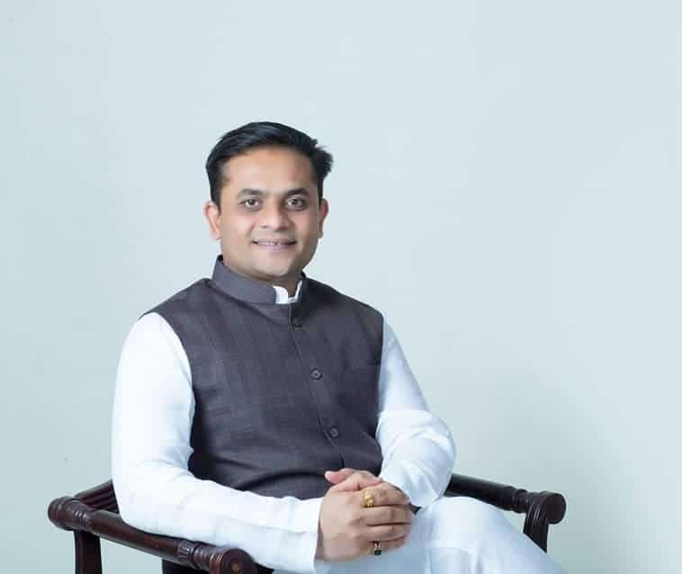 pradipphulsered's tweet photo. @VikrantVikramG आदरणीय भैया आपणास वाढदिवसाच्या खूप खूप शुभेच्छा .....
आपणास उत्तम आरोग्य व उदंड आयुष्य लाभो हिच श्री सिद्धेश्वरा चरणी प्रार्थना...💐💐💐🎂🎂🎂 https://t.co/sgst9yl0WH
