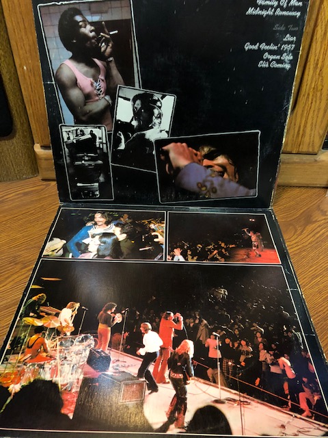 FervorCoulee's tweet photo. Living this album tonight. That isn't a typo. #3DN https://t.co/PhsCddOjv3