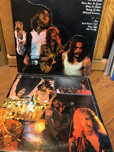 FervorCoulee's tweet photo. Living this album tonight. That isn't a typo. #3DN https://t.co/PhsCddOjv3