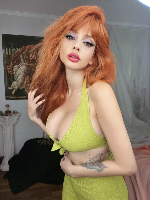 1 pic. Cuál prefieren 1 o 2? ?

RT si te gusta mi pelito o el color verde ???? https://t.co/I1tImfZa