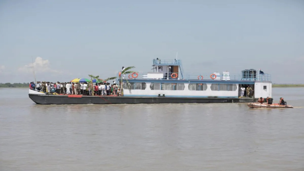 In view of the rising levels of water in the Brahmaputra river, the Inland Water Transport Department has decided to suspend the ferry services between Jorhat and Majuli. This order was issued on Thursday. 

The #FerryService #InlandWaterTransport #IWT

bit.ly/3K0n4uq