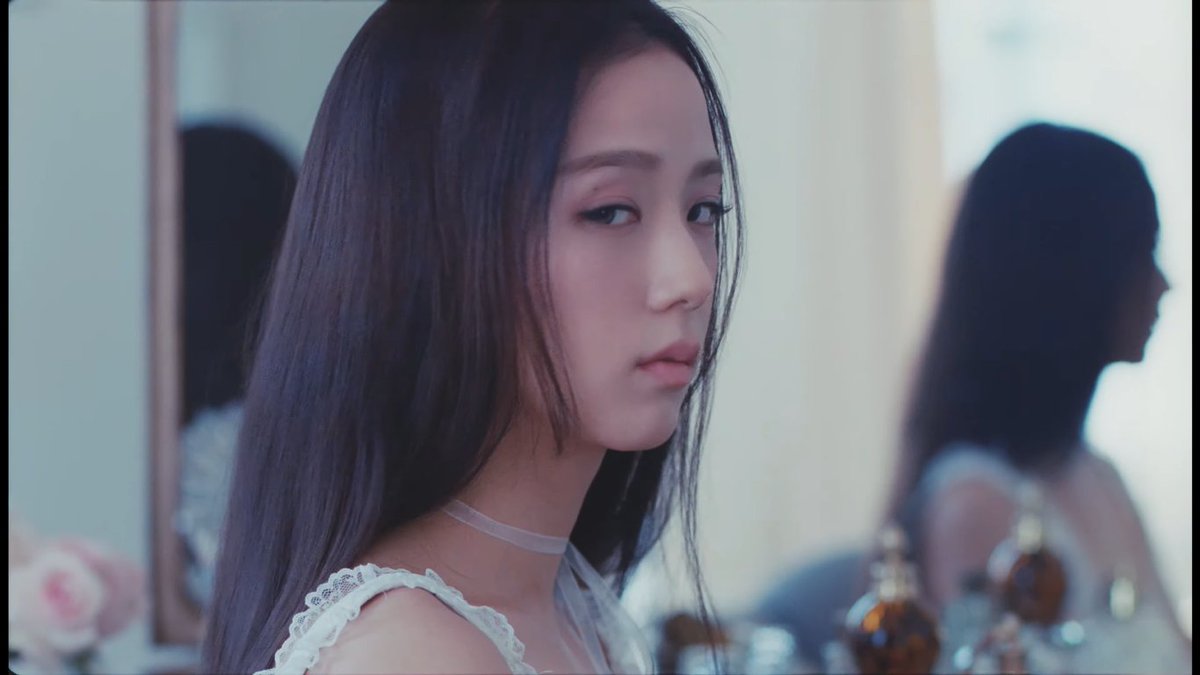 jisoogaIIery's tweet photo. MOTHER https://t.co/EWMbOeGSQ5