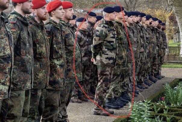 RhamseyC's tweet photo. @aviaflab @Toetterbeck Französisch. Das ist kein Niederländischer Uniform. https://t.co/xkteuQy65d