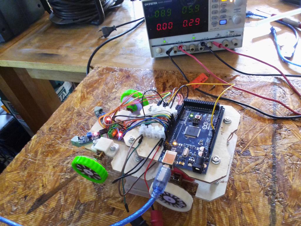 FabLabMamiratra's tweet photo. Après câblage tests sur banc d'essai 🤖👍 #FabLabSolidaireMamiratra #Robotics #SOSVE https://t.co/zZOrGVPEDM