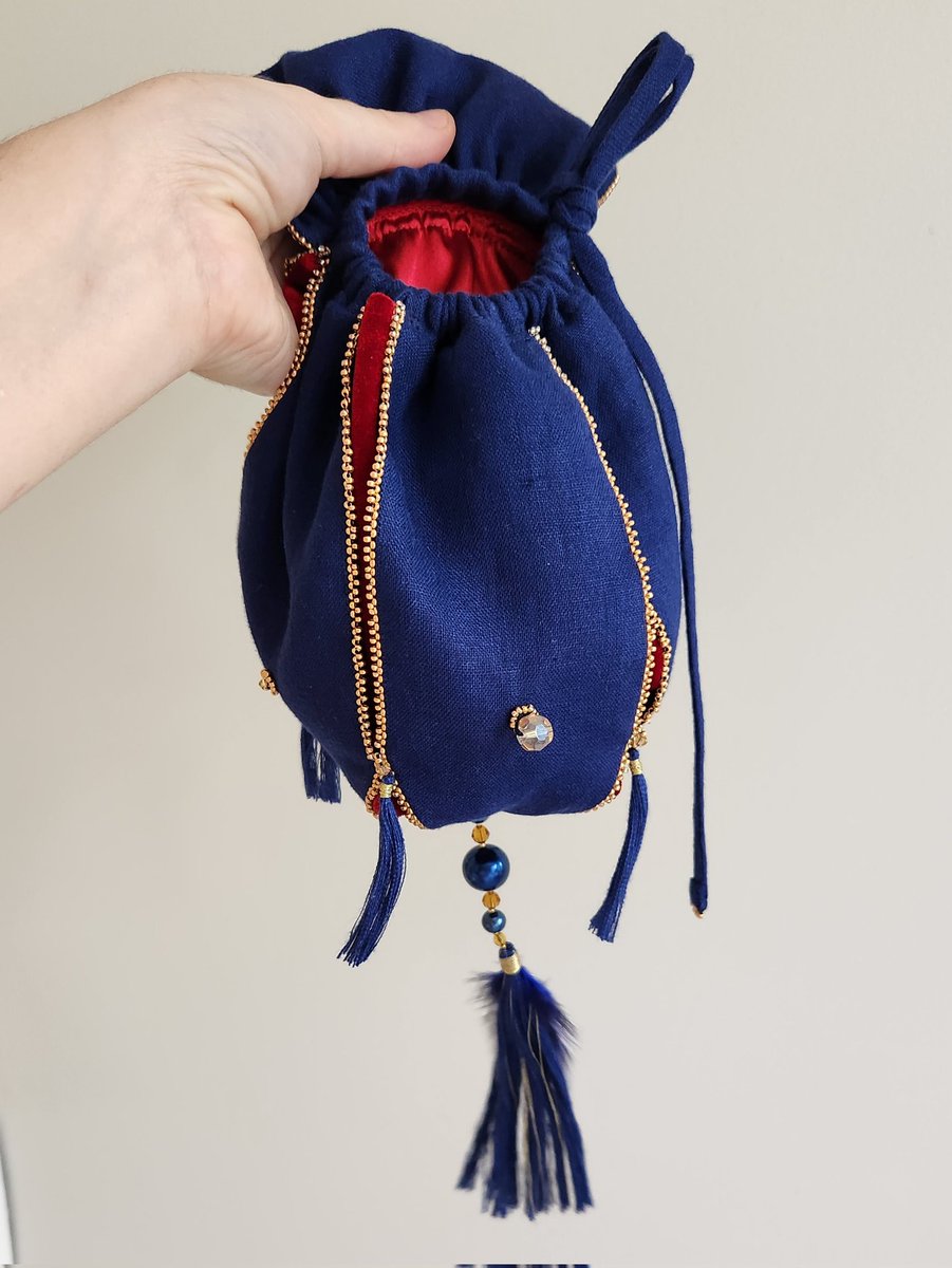 goodhunterdsign's tweet image. I have a sample dice/trinket drawstring bag for sale at a special price! Handbeaded on linen fabric with handmade tassels. $180AUD +postage