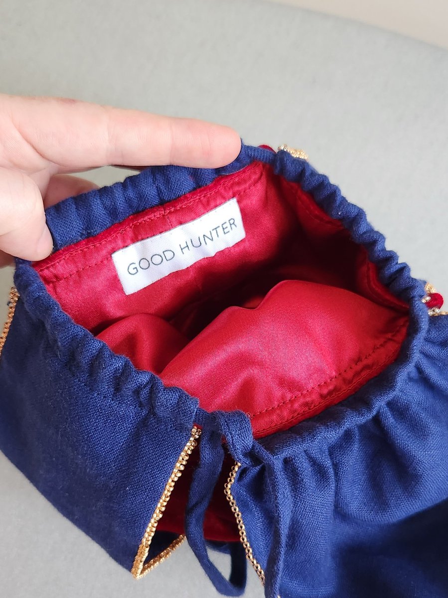 goodhunterdsign's tweet image. I have a sample dice/trinket drawstring bag for sale at a special price! Handbeaded on linen fabric with handmade tassels. $180AUD +postage