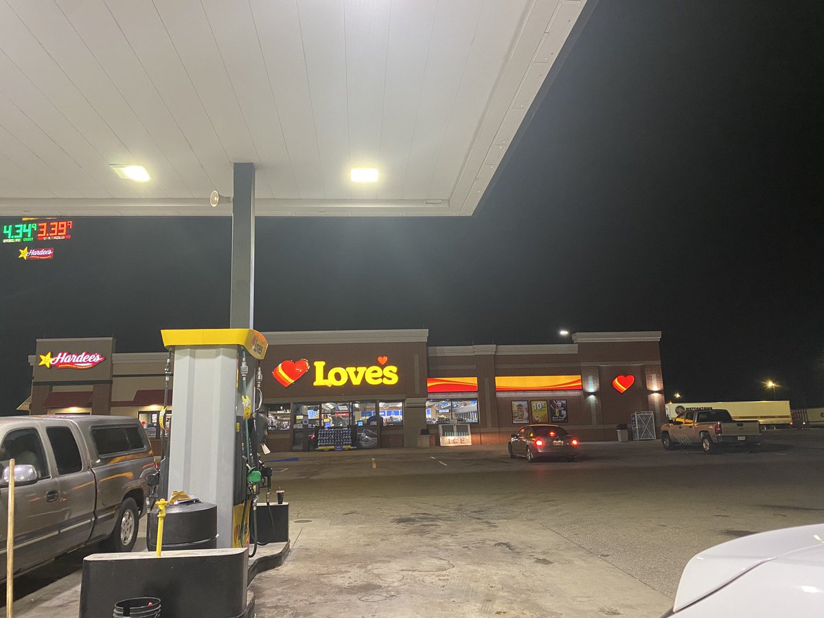 BichaelMcdowell's tweet photo. The safest lots and cleanest restrooms on any road trip https://t.co/zXMsmyFINO