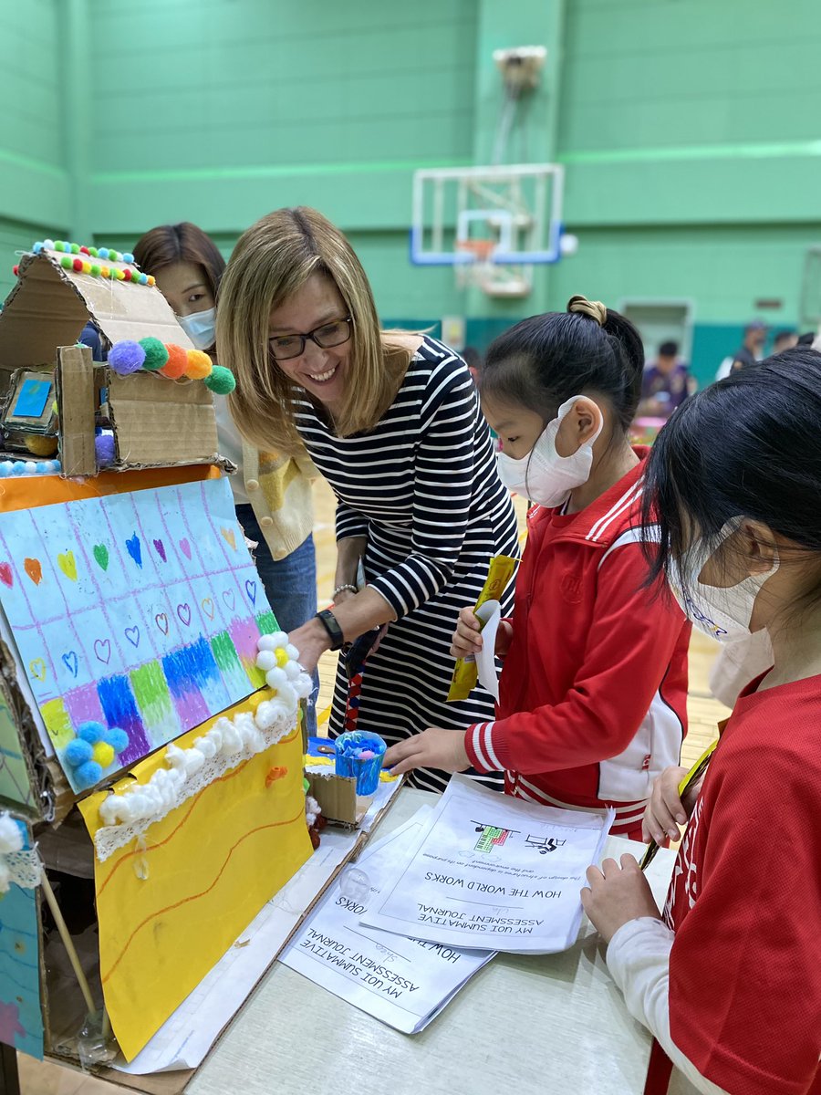 This morning, Grade 3s did an amazing job presenting their structures and learnings from the unit, #HowTheWorldWorks, with parents and teachers at the Grade 3 Showcase! #myCISB