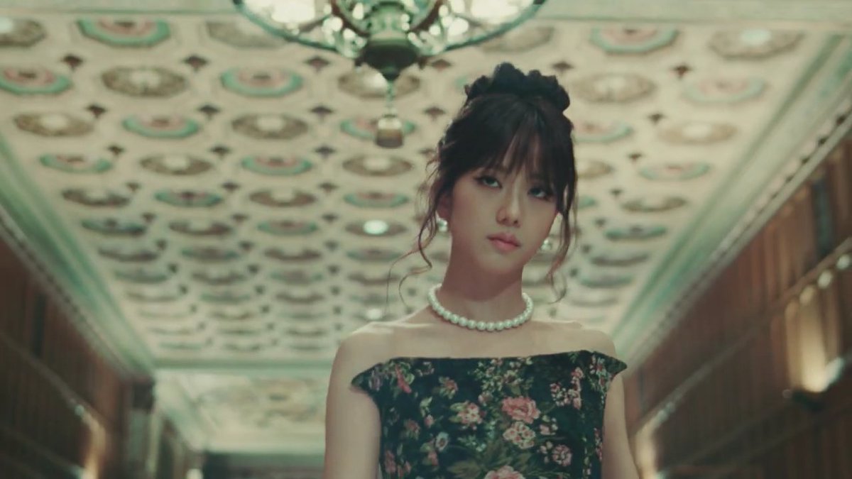 rowooneze's tweet photo. JISOOOOOOOOO 😩😩

#JISOO_Blooming_with_ME https://t.co/3UBjM29BEo