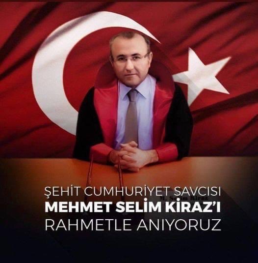 İhanet şebekesi aşağılık DHKP-C'li teröristler tarafından kahpece #Şehit edilen Cumhuriyet Savcımız Mehmet Selim Kiraz'ı şehadetinin sene-i devriyesinde rahmetle minnet ve tazimle anıyoruz. Ruhu şad mekanı cennet olsun