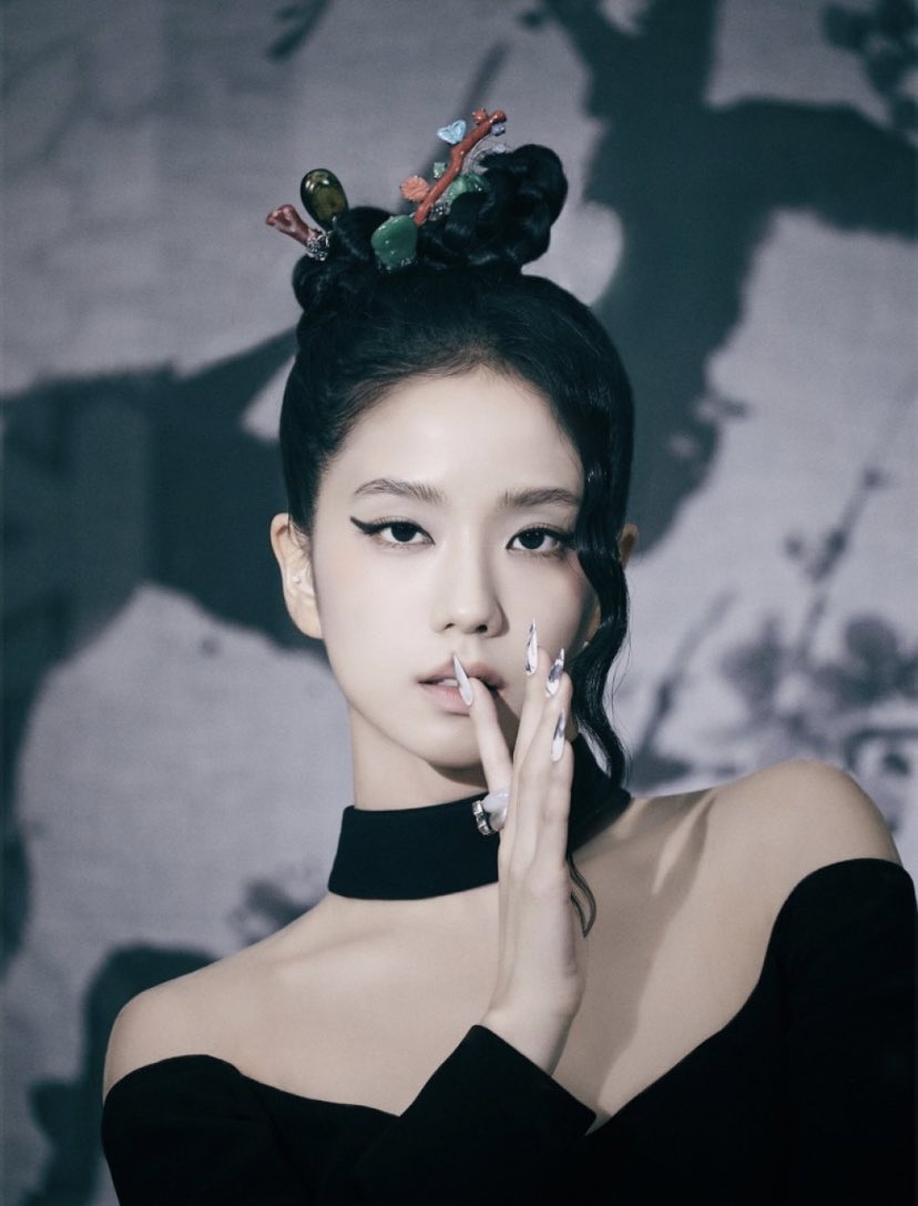 BLACKPINKBRASIL's tweet photo. 📈 Flower e All Eyes On Me ultrapassaram 2 mil likes no MelOn

SOLOIST JISOO DEBUT
#JISOO_Blooming_With_ME
#꽃처럼_피어난_지수_솔로 https://t.co/kNhPUapzYk