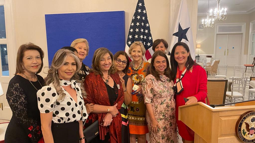 Gladys Bernett tweet media