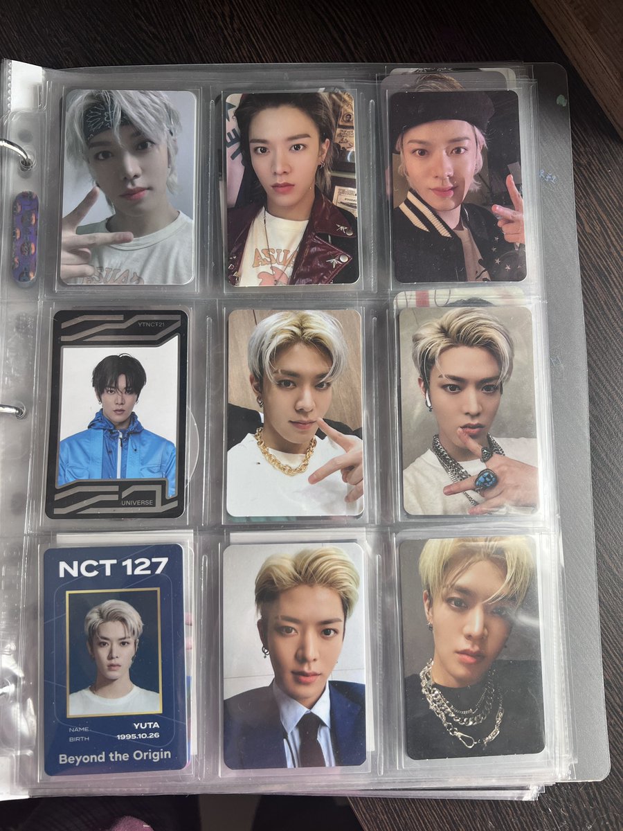 winterwithyuta's tweet photo. wts photocard yuta &amp; hendery aduh ini banyak bgt 😭 kl take bnyk bgt gue kirim sama kolbuknya https://t.co/w96neJDn1r