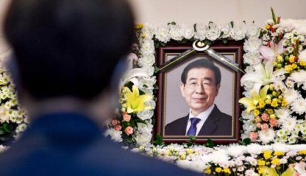 성추행 하고 자살한 박원순이 열사 라도 되냐?

故박원순 모란공원 이장 논란… 여성단체들 “열사 추대 안돼” (출처 : 문화일보 | 네이버 뉴스) naver.me/5dyzlqjb