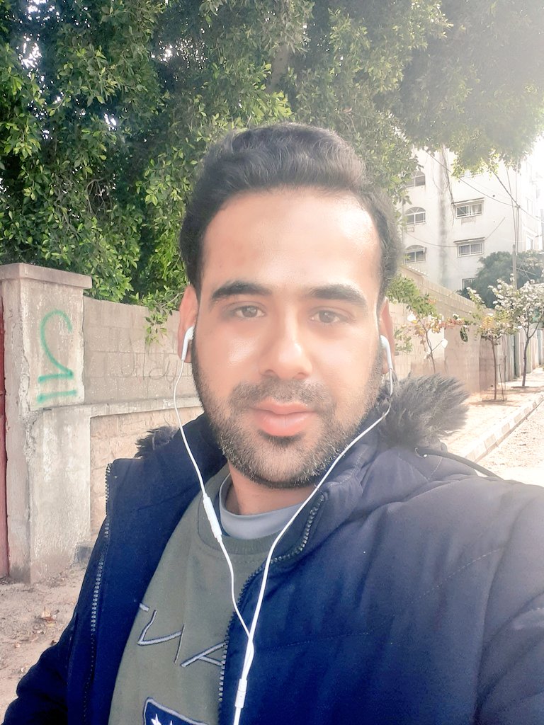 كلما أنظر لعيناي في المرآة...أجد كثير من الحزن والأسى على ماضي لا ينتسى...ولكن هناك دائماً بريق أمل..ضحكة فرح...قلبٌ مليء بالحب و الوفاء...ذلك ما يقويني ويحييني...جمعتكم مباركة بإذن الله...❤💚🌹🌹