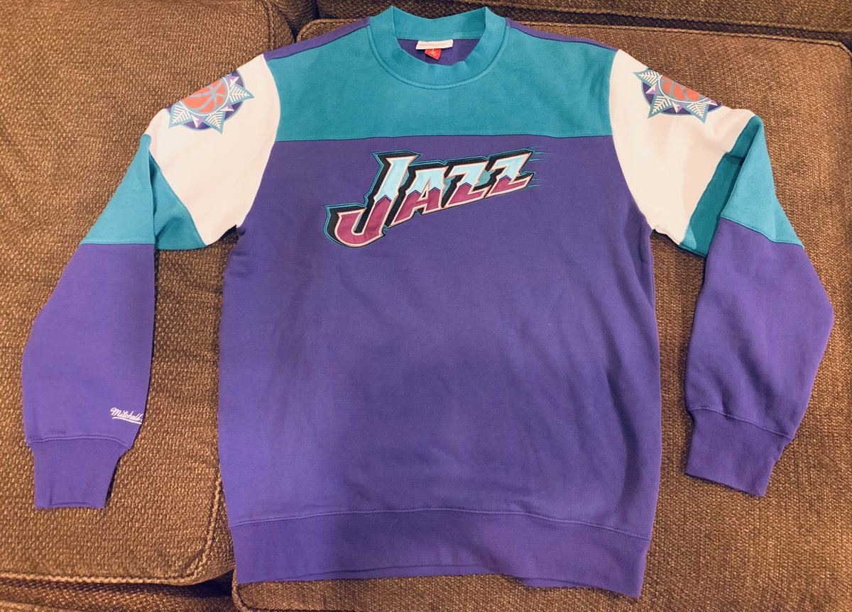SaltCitySwagger's tweet photo. 🚨Giveaway🚨 
Choose 1: @mitchell_ness Mountains crew or @Nike All Star 2023 Hoodie (Both are Size LG)

To Enter:
1. Follow Us
2. Tag a friend
3. Reply with who you love to watch the @utahjazz with and why!
#TakeNote  

Winner picked after the Celtics game. https://t.co/kRuQKCzD42