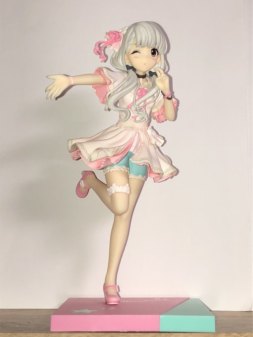 凪届く。台座は連結するわけではないのね。とりあえずはーちゃんの方もそうだけど支え棒自作しないとヤバそう…… 