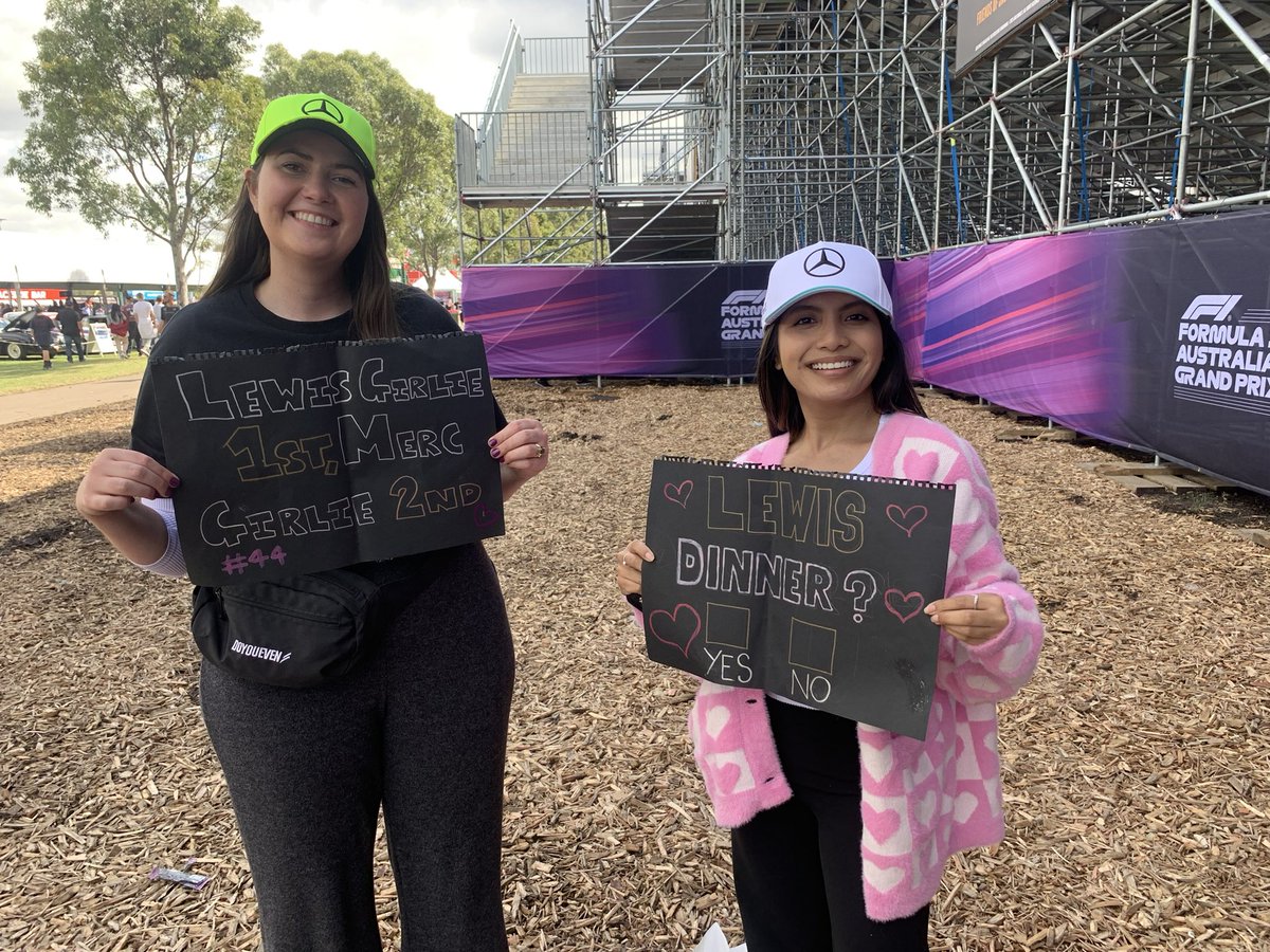 hobosinpolos's tweet photo. @MercedesAMGF1 @elizamariedean @LewisHamilton Sksksk admin pretty please show Lewis our signs 🙏🏽🙏🏽🙏🏽 https://t.co/T4LdP70lpz