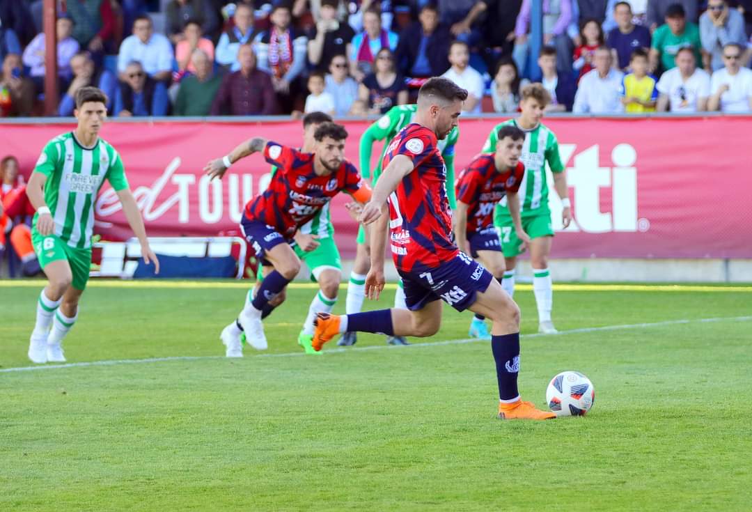 👋 ¡Buenos días, feliz viernes! 😁

📲 Os proponemos un juego 👀
    🖼 𝑬𝒏𝒄𝒖𝒆𝒏𝒕𝒓𝒂 𝒍𝒂𝒔 𝒅𝒊𝒇𝒆𝒓𝒆𝒏𝒄𝒊𝒂𝒔 ⚽️

#YeclanoCaravaca》2022
#YeclanoBetisDeportivo》2023

🙌🎩 ¡Manu Costa y los finales de marzo! 🤩🗓

<a href="/PasAguilera/">Pascual Aguilera García</a> 📸
#GraciasAfición 🤗
#ManerasDeVivir 🔵🔴