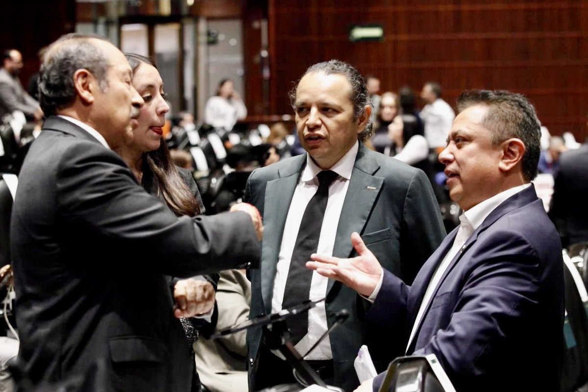 SanAmilcar's tweet photo. Continuamos una sesión maratónica en la Cámara de Diputados.
¡Buenas madrugadas desde San Lázaro!
 La labor legislativa por la transformación de México es sin descanso. https://t.co/dFMDYEmAHr