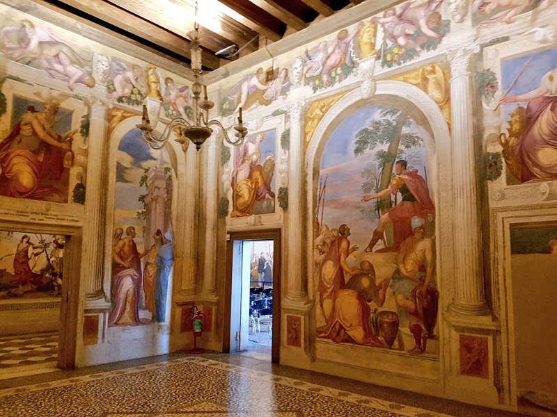 HawkeJon's tweet image. #FrescoFriday
#Frescoes at the Villa Caldogno by Giovanni Antonio Fasolo (1570)
#Art #artwork #painting #History