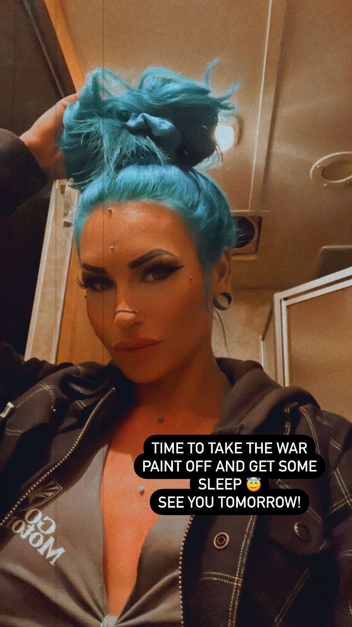 TW Pornstars - Deserthuntress. Twitter. Looking for a girl to run promo with me at a booth in